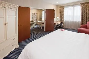 Crowne Plaza Convention Center By Ihg Hotel