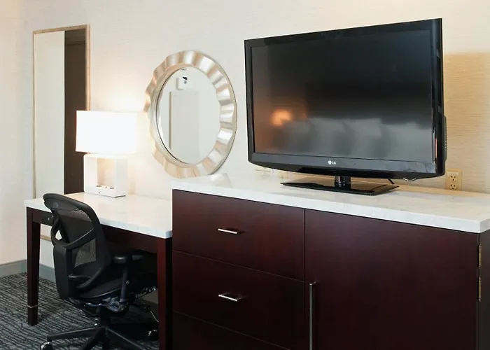 Crowne Plaza Convention Center By Ihg Hotel 4*