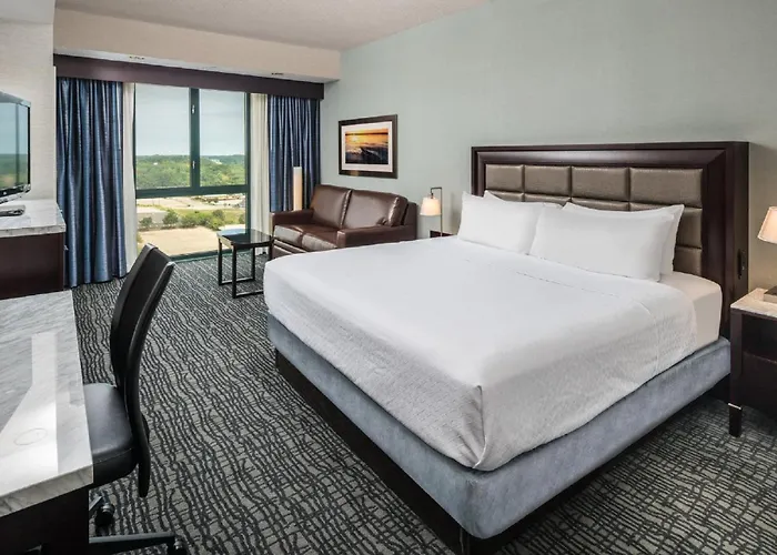 Crowne Plaza Convention Center By Ihg Hotel 4*