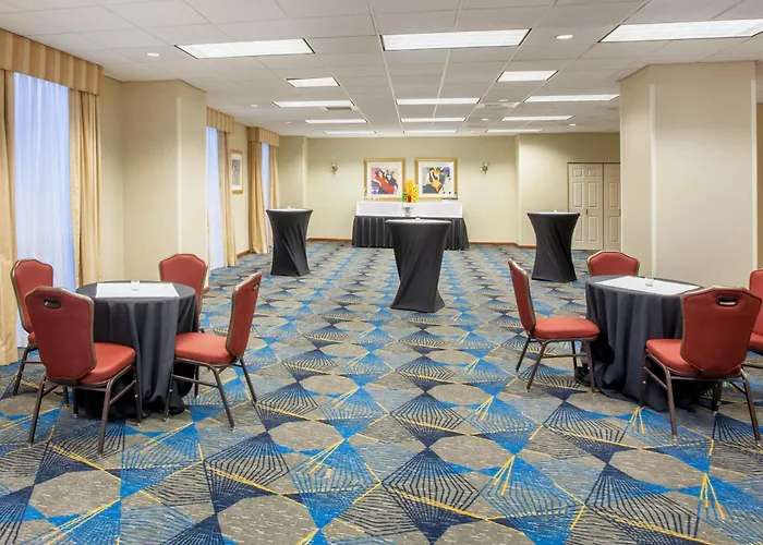 Crowne Plaza Convention Center By Ihg Hotel