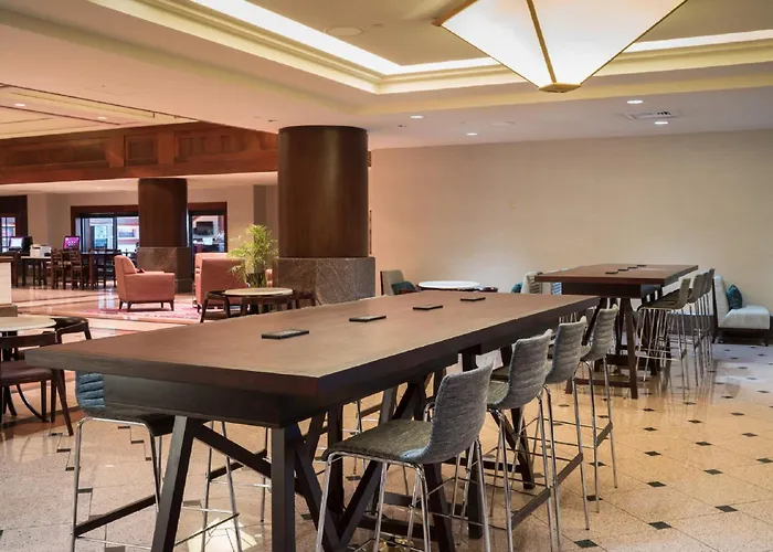 Crowne Plaza Convention Center By Ihg Hotel
