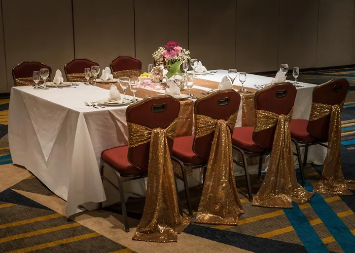 Hotel Crowne Plaza Convention Center By Ihg