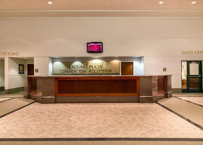 Отель Crowne Plaza Convention Center By Ihg 4*
