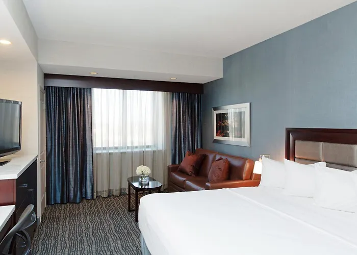Crowne Plaza Convention Center By Ihg Отель