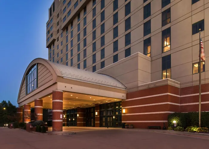 Crowne Plaza Convention Center By Ihg Hotel 4*