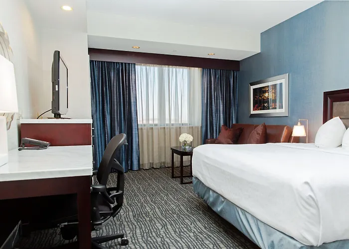 Hotel Crowne Plaza Convention Center By Ihg 4*