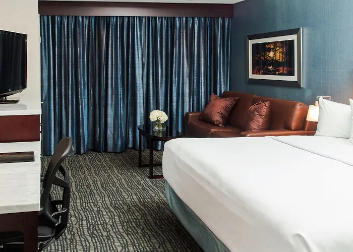 Crowne Plaza Convention Center By Ihg 4*