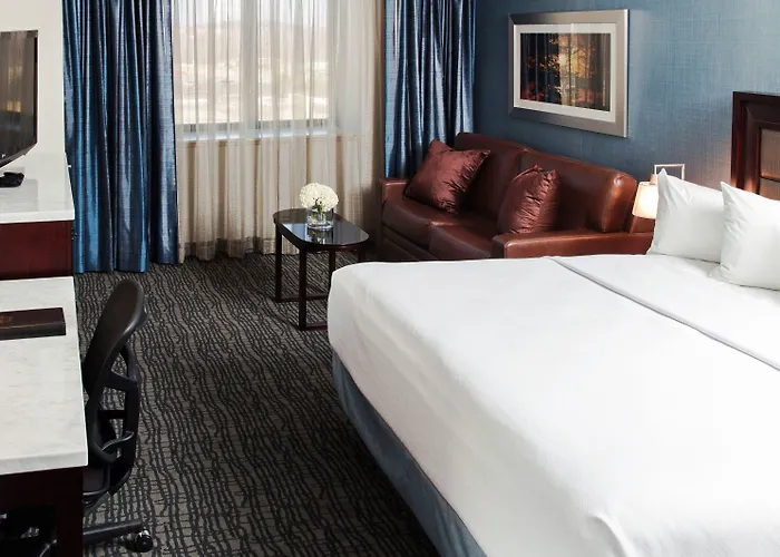 Crowne Plaza Convention Center By Ihg 4*