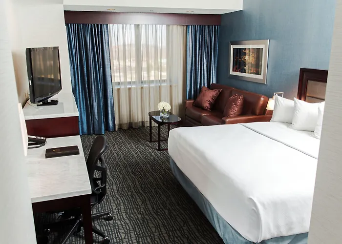 Hotel Crowne Plaza Convention Center By Ihg 4*
