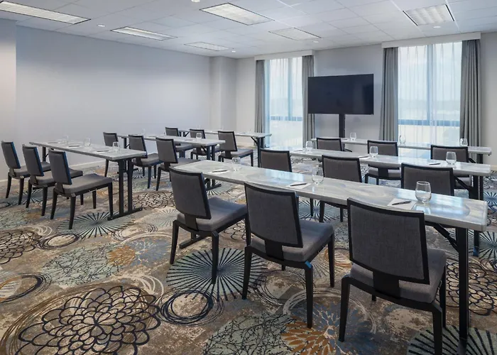 Crowne Plaza Convention Center By Ihg Отель