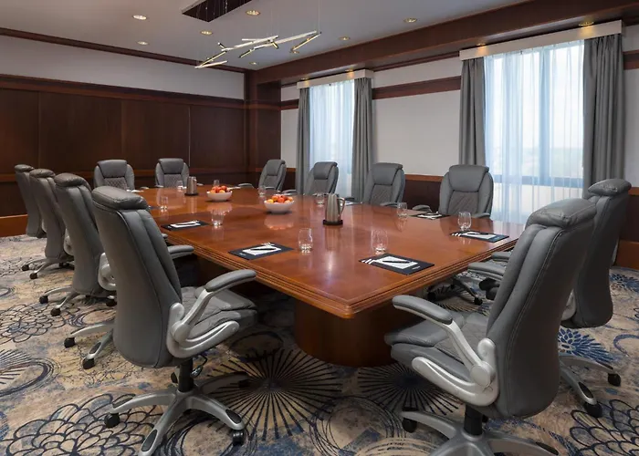 Отель Crowne Plaza Convention Center By Ihg